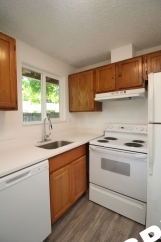 Freshly Remodeled 2 Bedroom Gresham Appt with Garage & Fenced Yard