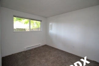 Freshly Remodeled 2 Bedroom Gresham Appt with Garage & Fenced Yard
