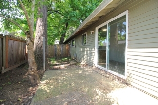 Freshly Remodeled 2 Bedroom Gresham Appt with Garage & Fenced Yard
