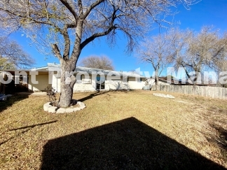 3-Bed, 2-Bath Oasis with 1,726 Sq Ft in San Antonio!
