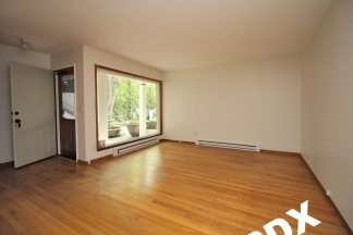 Lovely Irvington Mid-Century 2 Bedroom Apartment w/Tons of Living Space