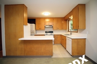 Lovely Irvington Mid-Century 2 Bedroom Apartment w/Tons of Living Space