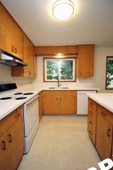 Lovely Irvington Mid-Century 2 Bedroom Apartment w/Tons of Living Space