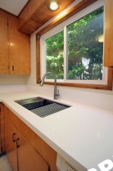 Lovely Irvington Mid-Century 2 Bedroom Apartment w/Tons of Living Space