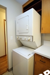 Lovely Irvington Mid-Century 2 Bedroom Apartment w/Tons of Living Space