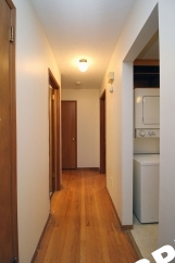 Lovely Irvington Mid-Century 2 Bedroom Apartment w/Tons of Living Space
