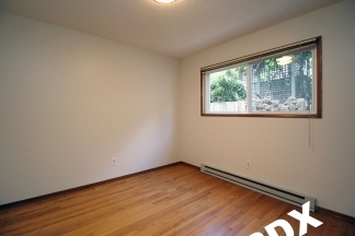 Lovely Irvington Mid-Century 2 Bedroom Apartment w/Tons of Living Space