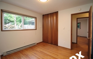 Lovely Irvington Mid-Century 2 Bedroom Apartment w/Tons of Living Space