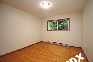 Lovely Irvington Mid-Century 2 Bedroom Apartment w/Tons of Living Space