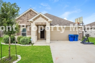 Spacious 4-Bedroom Gem with 2 Full Baths in Charming Cibolo Neighborhood – 1,977 Sq Ft of Comfort!