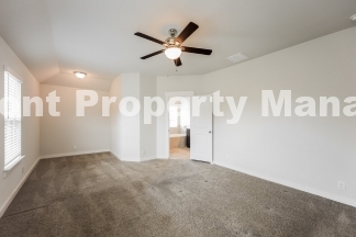 Spacious 4-Bedroom Gem with 2 Full Baths in Charming Cibolo Neighborhood – 1,977 Sq Ft of Comfort!