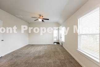 Spacious 4-Bedroom Gem with 2 Full Baths in Charming Cibolo Neighborhood – 1,977 Sq Ft of Comfort!