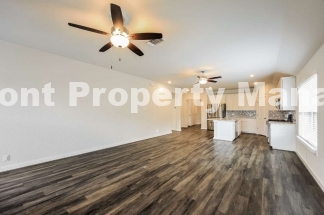 Spacious 4-Bedroom Gem with 2 Full Baths in Charming Cibolo Neighborhood – 1,977 Sq Ft of Comfort!