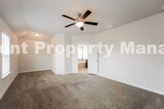 Spacious 4-Bedroom Gem with 2 Full Baths in Charming Cibolo Neighborhood – 1,977 Sq Ft of Comfort!