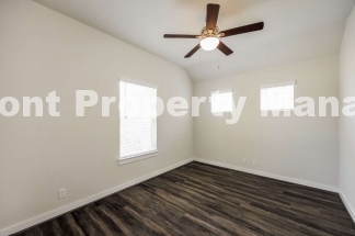 Spacious 4-Bedroom Gem with 2 Full Baths in Charming Cibolo Neighborhood – 1,977 Sq Ft of Comfort!