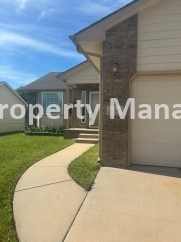 3 Bedroom Home with Finished Basement - Close to Mcconnell AFB