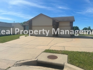 3 Bedroom Home with Finished Basement - Close to Mcconnell AFB
