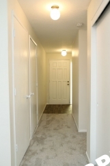 Spacious Updated 2 Bed Duplex Apartment with Large Yard - Troutdale
