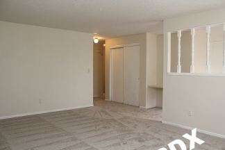 Spacious Updated 2 Bed Duplex Apartment with Large Yard - Troutdale