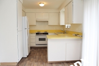Spacious Updated 2 Bed Duplex Apartment with Large Yard - Troutdale