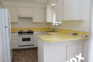 Spacious Updated 2 Bed Duplex Apartment with Large Yard - Troutdale