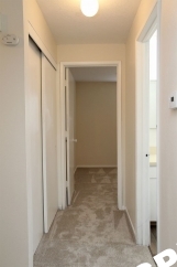 Spacious Updated 2 Bed Duplex Apartment with Large Yard - Troutdale
