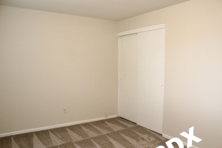 Spacious Updated 2 Bed Duplex Apartment with Large Yard - Troutdale