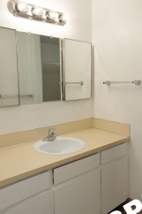 Spacious Updated 2 Bed Duplex Apartment with Large Yard - Troutdale