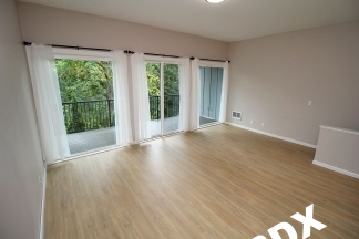 Fully Remodeled 3 Bedroom/2.5 Bathroom Lake Oswego Condo