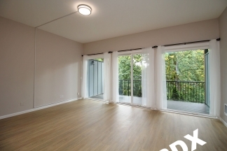 Fully Remodeled 3 Bedroom/2.5 Bathroom Lake Oswego Condo