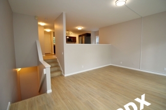 Fully Remodeled 3 Bedroom/2.5 Bathroom Lake Oswego Condo