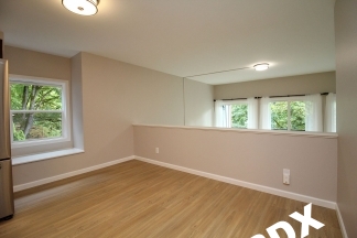 Fully Remodeled 3 Bedroom/2.5 Bathroom Lake Oswego Condo