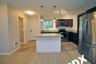 Fully Remodeled 3 Bedroom/2.5 Bathroom Lake Oswego Condo