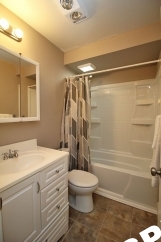 Fully Remodeled 3 Bedroom/2.5 Bathroom Lake Oswego Condo