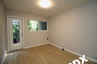 Fully Remodeled 3 Bedroom/2.5 Bathroom Lake Oswego Condo