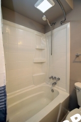 Fully Remodeled 3 Bedroom/2.5 Bathroom Lake Oswego Condo