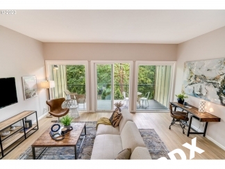 Fully Remodeled 3 Bedroom/2.5 Bathroom Lake Oswego Condo