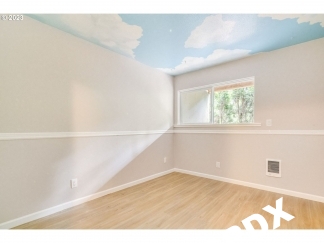 Fully Remodeled 3 Bedroom/2.5 Bathroom Lake Oswego Condo