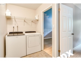 Fully Remodeled 3 Bedroom/2.5 Bathroom Lake Oswego Condo