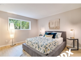 Fully Remodeled 3 Bedroom/2.5 Bathroom Lake Oswego Condo