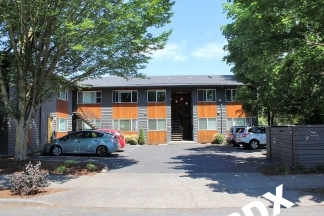 Charming Updated Belmont/Hawthorne 2 Bedroom Apartment