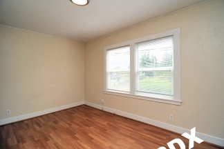 Freshly Updated 1 Bedroom with Reserved Parking In Vibrant SE PDX Neighborhood!