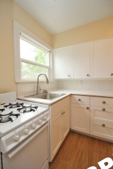 Freshly Updated 1 Bedroom with Reserved Parking In Vibrant SE PDX Neighborhood!