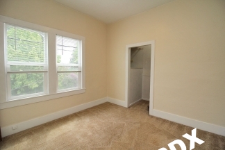 Freshly Updated 1 Bedroom with Reserved Parking In Vibrant SE PDX Neighborhood!