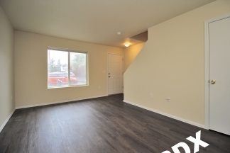 Conveniently Located 2 Bedroom Townhouse in SE Powellhurst/Gilbert