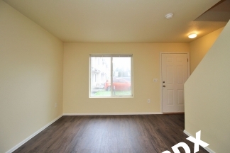 Conveniently Located 2 Bedroom Townhouse in SE Powellhurst/Gilbert