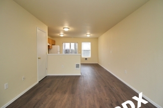 Conveniently Located 2 Bedroom Townhouse in SE Powellhurst/Gilbert