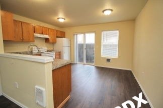 Conveniently Located 2 Bedroom Townhouse in SE Powellhurst/Gilbert