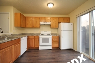 Conveniently Located 2 Bedroom Townhouse in SE Powellhurst/Gilbert