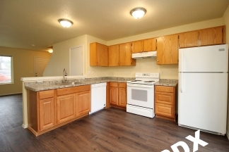Conveniently Located 2 Bedroom Townhouse in SE Powellhurst/Gilbert